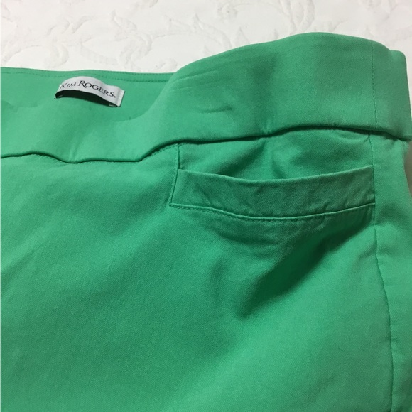 WOMAN’S CAPRI PANTS BY KIM ROGERS - Picture 6 of 7